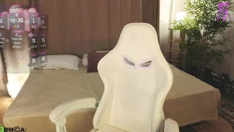 Annie online show from April 3, 1:25 am