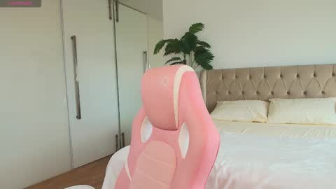 Snapshot of susan_backer chatting on February 12, 11:27 am Susan online show from February 12, 11:27 am