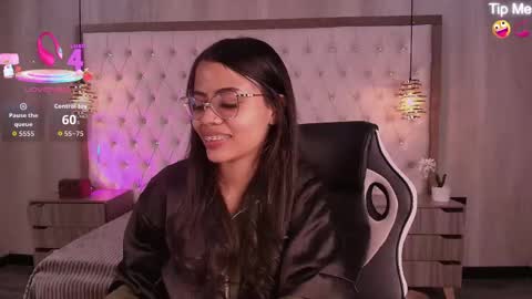 Snapshot of susan_voltaire chatting on June 2, 12:29 pm susan_voltaire online show from June 2, 12:29 pm