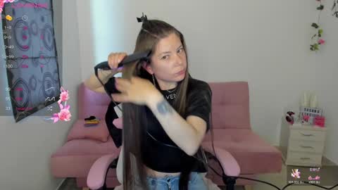 Snapshot of susana_garciaa chatting on December 2, 10:23 pm  Susana   ig susanna garcia23 online show from December 2, 10:23 pm