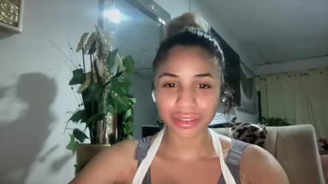 Snapshot of susandolls_ chatting on June 2, 4:47 am susan online show from June 2, 4:47 am
