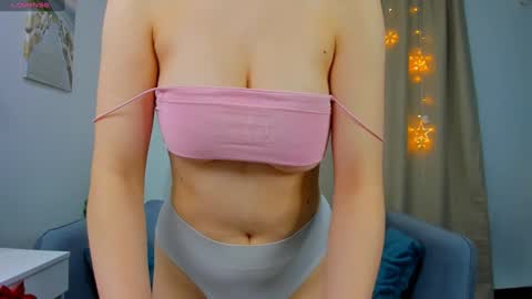Snapshot of susanfoxxy chatting on December 18, 12:54 am Lisa online show from December 18, 12:54 am