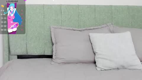 Snapshot of susannewolf_ chatting on October 2, 12:01 pm Amelia online show from October 2, 12:01 pm