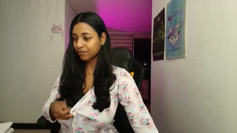 Snapshot of susanrhodes_ chatting on October 1, 9:04 am Susan Rhodes online show from October 1, 9:04 am