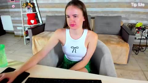 susansmitt online show from October 4, 7:23 pm