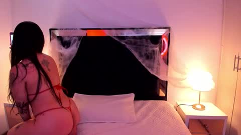 susanvilla online show from October 15, 7:47 pm