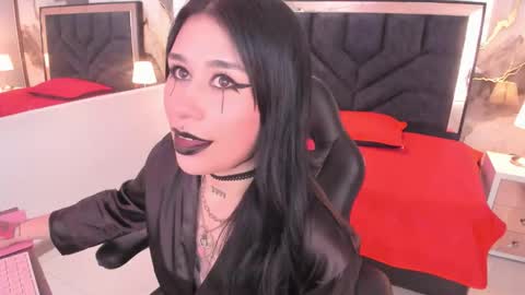 susanvilla online show from February 18, 7:54 pm