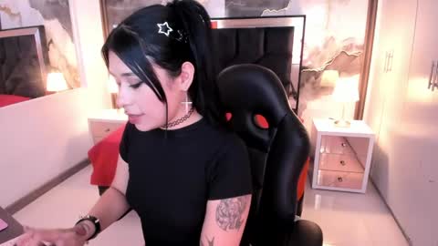 susanvilla online show from May 20, 7:42 pm