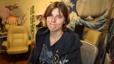 Snapshot of sushifox chatting on December 15, 12:59 am online show from December 15, 12:59 am