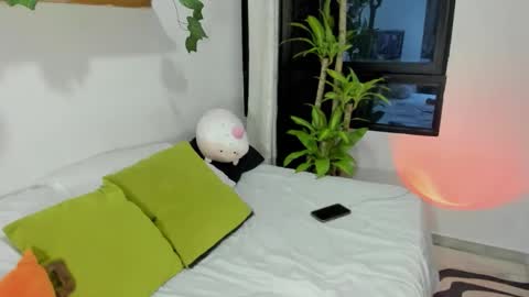 Snapshot of susieglass chatting on February 18, 5:25 am SusieGlass online show from February 18, 5:25 am