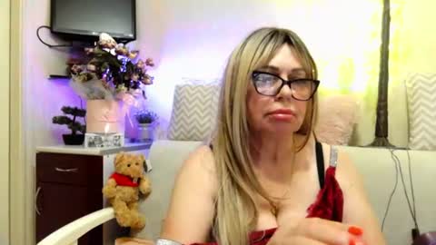 Snapshot of susiexnoreen chatting on June 12, 1:04 am SusiexNoreen online show from June 12, 1:04 am