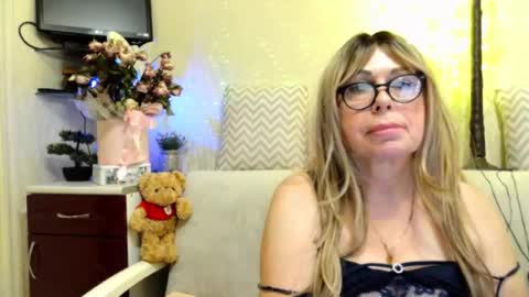 Snapshot of susiexnoreen chatting on June 28, 1:00 am SusiexNoreen online show from June 28, 1:00 am