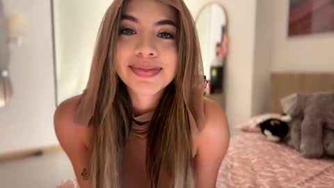 Snapshot of sussanf_ chatting on December 6, 11:14 pm Susy online show from December 6, 11:14 pm