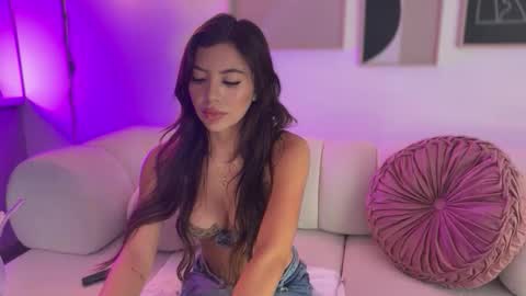 Snapshot of sussanf_ chatting on May 30, 9:34 pm Susy online show from May 30, 9:34 pm