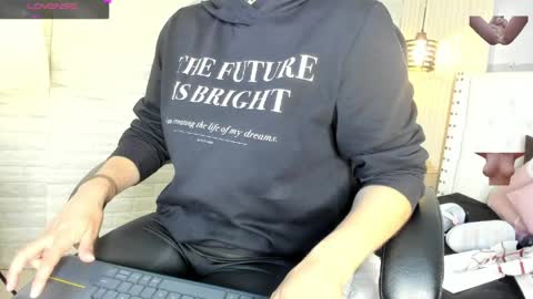   online show from April 9, 11:48 am