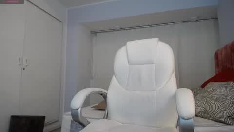 sussy leon online show from December 12, 4:43 pm