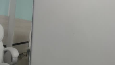 sussy leon online show from February 5, 6:59 pm