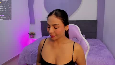 Snapshot of sussy_sweet4u chatting on June 15, 11:23 am sussy_sweet4u online show from June 15, 11:23 am