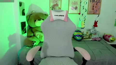 sussy_vanguash online show from April 2, 5:27 am