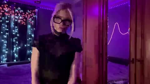 Stacy online show from May 1, 9:19 pm
