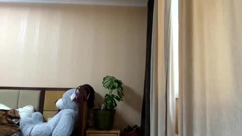 Snapshot of suzannetigerino chatting on April 23, 12:40 pm Emila online show from April 23, 12:40 pm