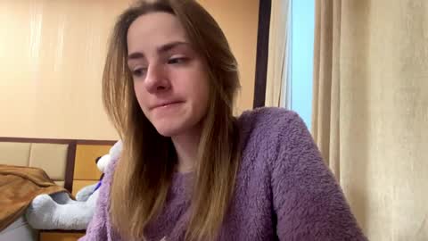 Snapshot of suzannetigerino chatting on April 25, 5:32 am Emila online show from April 25, 5:32 am