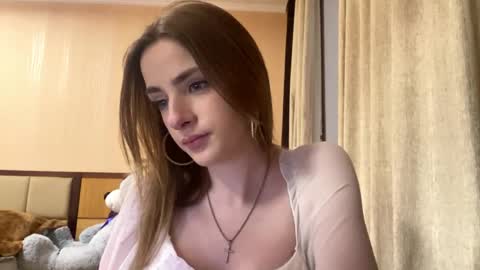 Snapshot of suzannetigerino chatting on April 28, 5:18 pm Emila online show from April 28, 5:18 pm