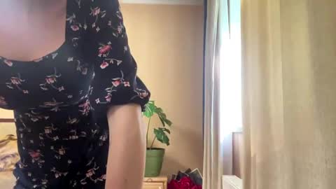 Snapshot of suzannetigerino chatting on May 5, 12:35 pm Emila online show from May 5, 12:35 pm
