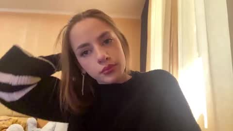 Snapshot of suzannetigerino chatting on May 15, 12:12 pm Emila online show from May 15, 12:12 pm