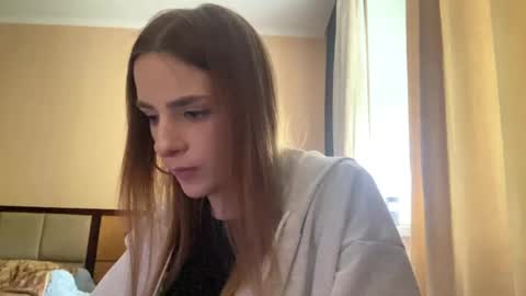 Snapshot of suzannetigerino chatting on May 22, 1:06 pm Emila online show from May 22, 1:06 pm