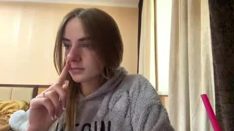 Snapshot of suzannetigerino chatting on May 31, 7:15 am Emila online show from May 31, 7:15 am