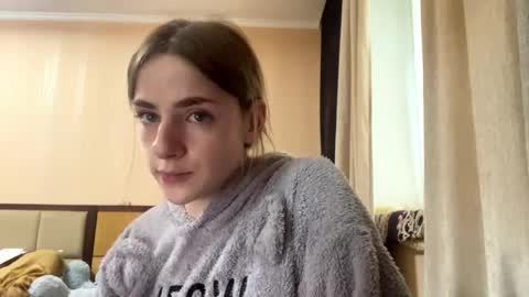 Snapshot of suzannetigerino chatting on June 2, 11:12 am Emila online show from June 2, 11:12 am