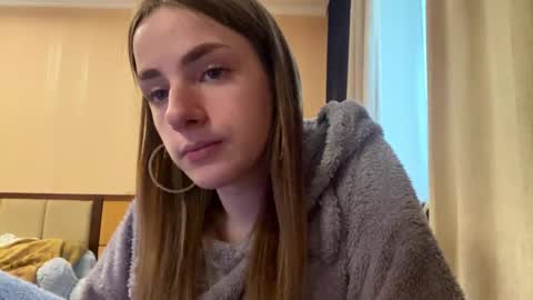 Snapshot of suzannetigerino chatting on June 3, 11:35 am Emila online show from June 3, 11:35 am