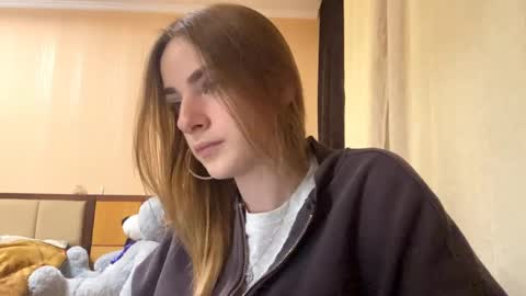 Snapshot of suzannetigerino chatting on June 6, 1:38 pm Emila online show from June 6, 1:38 pm