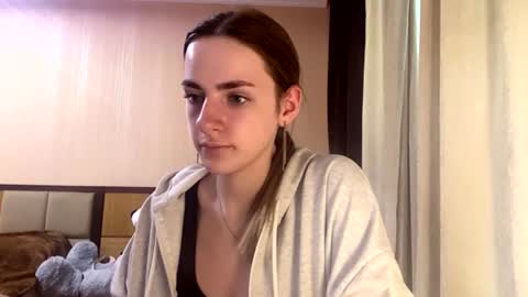 Snapshot of suzannetigerino chatting on June 29, 10:15 am Emila online show from June 29, 10:15 am