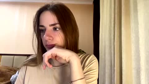 Snapshot of suzannetigerino chatting on July 7, 7:09 am Emila online show from July 7, 7:09 am