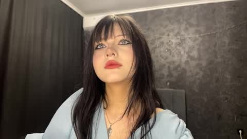 Snapshot of suziebanach chatting on April 13, 5:24 am EmilySuonn online show from April 13, 5:24 am