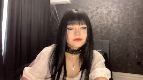 Snapshot of suziebanach chatting on April 20, 5:21 am EmilySuonn online show from April 20, 5:21 am