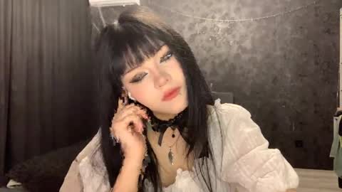 Snapshot of suziebanach chatting on April 21, 5:14 am EmilySuonn online show from April 21, 5:14 am