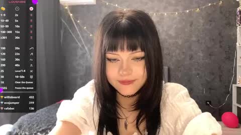 Snapshot of suziebanach chatting on May 18, 7:03 am EmilySuonn online show from May 18, 7:03 am