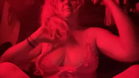 Suzie Q online show from May 5, 8:33 am