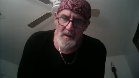 Snapshot of suzuki1250 chatting on December 6, 7:54 am suzuki1250 online show from December 6, 7:54 am