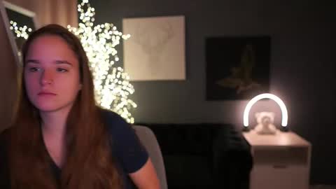 Snapshot of suzysky chatting on June 11, 8:01 am SuzySky online show from June 11, 8:01 am