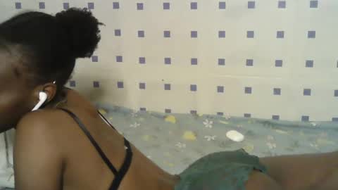 Snapshot of suzziey chatting on January 7, 11:58 am suzziey online show from January 7, 11:58 am