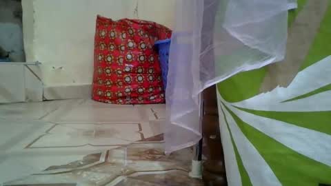 Snapshot of suzziey chatting on January 29, 10:16 am suzziey online show from January 29, 10:16 am