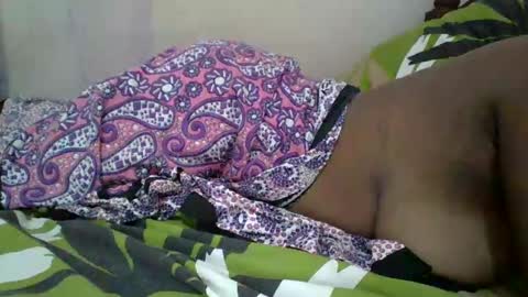 Snapshot of suzziey chatting on January 29, 5:35 pm suzziey online show from January 29, 5:35 pm