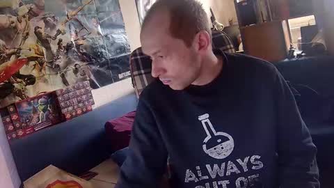 Snapshot of svenerd______ chatting on February 8, 11:35 am svenerd______ online show from February 8, 11:35 am