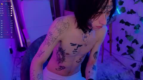 Snapshot of swagamee chatting on February 19, 10:17 pm Eric online show from February 19, 10:17 pm