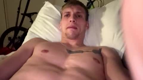 Snapshot of swanseagentleman chatting on September 22, 3:52 am swanseagentleman online show from September 22, 3:52 am