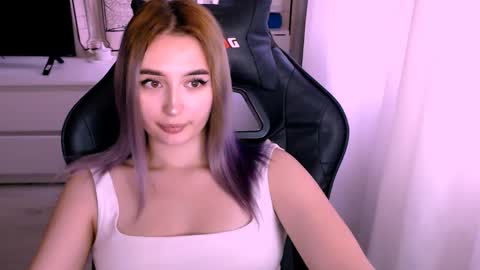 Snapshot of sweeet_baby0 chatting on October 9, 8:12 am Kate online show from October 9, 8:12 am